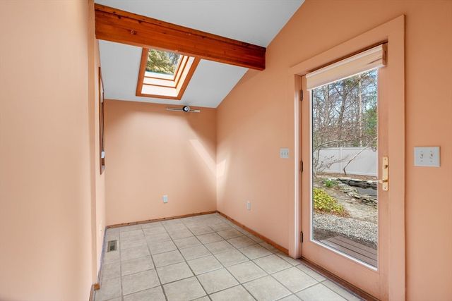 13 Cedar St, Mashpee, MA 02649