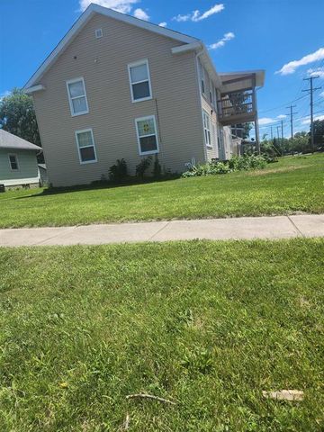 2304 S 4th Street, Rockford, IL 61104