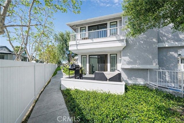 148 S Seneca Circle 24, Anaheim, CA 92805