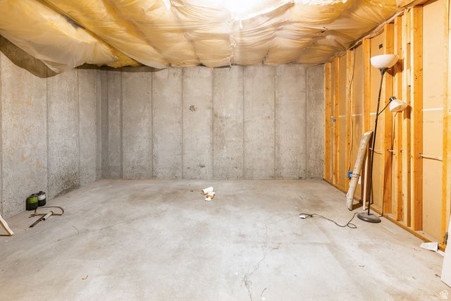 8349 S SAWTOOTH OAK DR, West Jordan, UT 84081