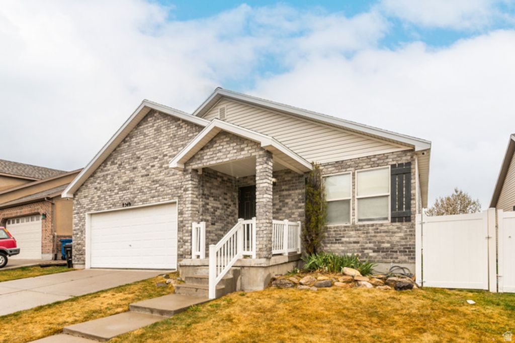 8349 S SAWTOOTH OAK DR, West Jordan, UT 84081