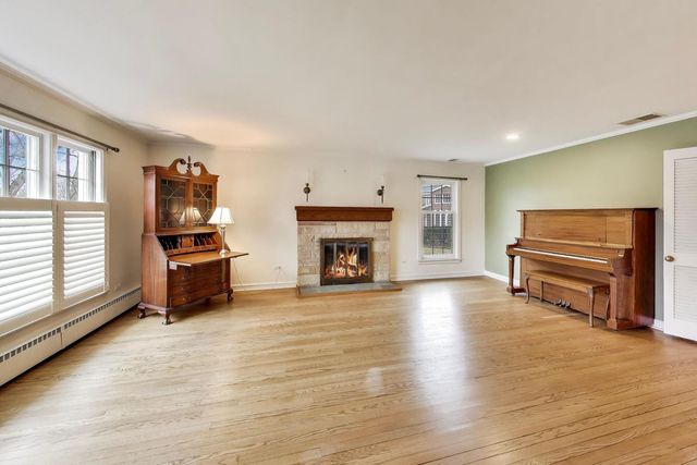 621 E Grove Street, Arlington Heights, IL 60005