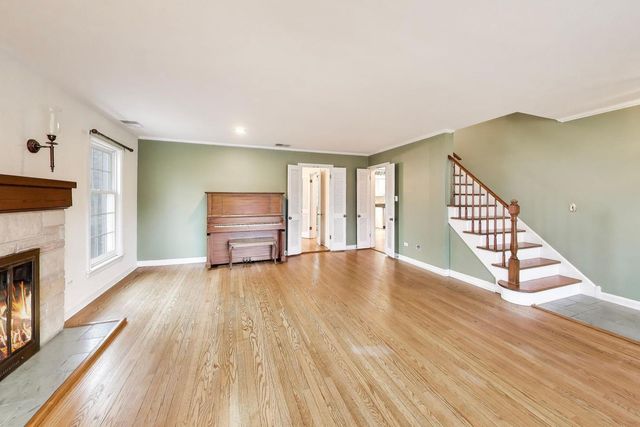 621 E Grove Street, Arlington Heights, IL 60005