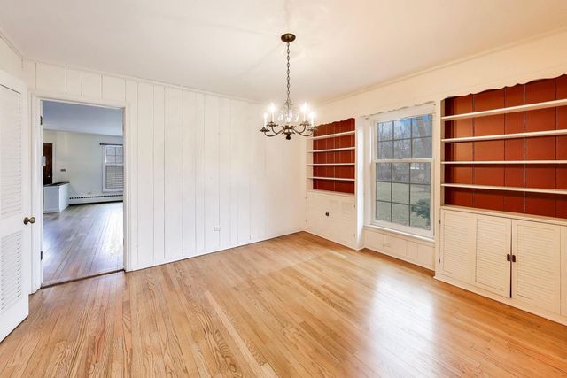 621 E Grove Street, Arlington Heights, IL 60005