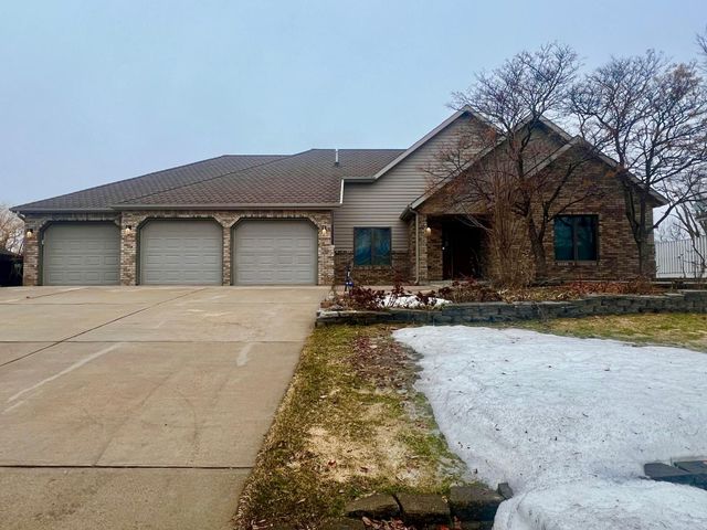 410 Sundown Drive, Avon, MN 56310