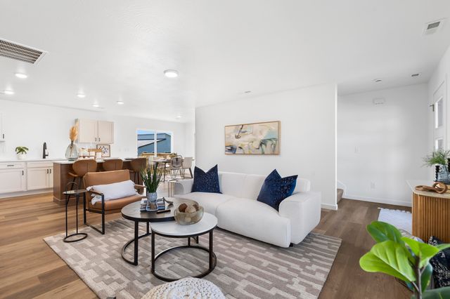 832 S Orchard Way, Springfield, MO 65802