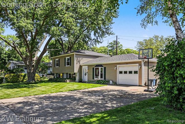 2346 Riverwood Drive, Port Huron, MI 48060