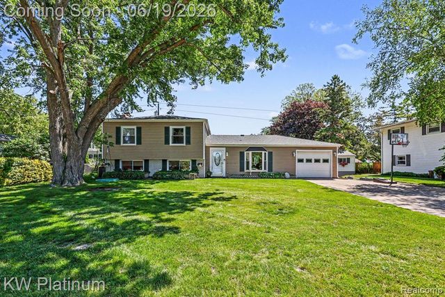 2346 Riverwood Drive, Port Huron, MI 48060