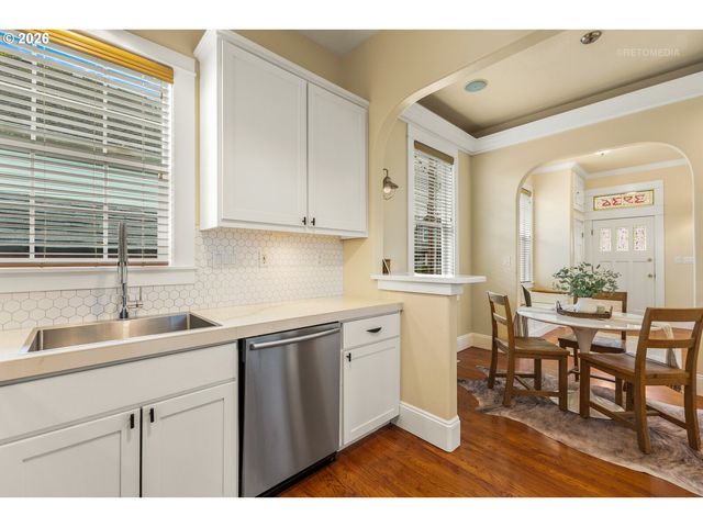 3936 Ne GRAND Ave, Portland, OR 97212