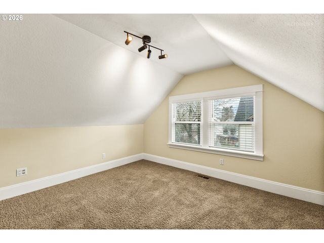 3936 Ne GRAND Ave, Portland, OR 97212