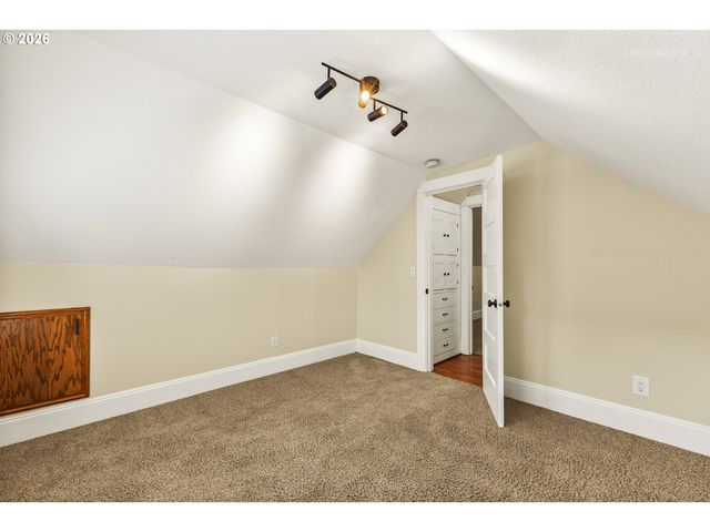 3936 Ne GRAND Ave, Portland, OR 97212