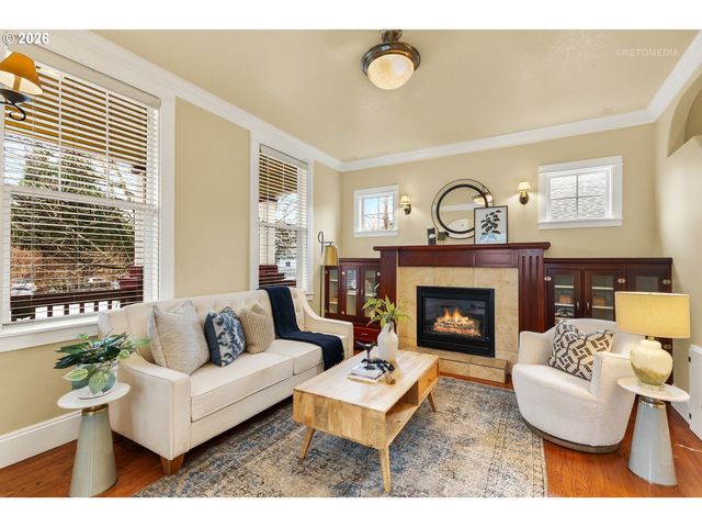 3936 Ne GRAND Ave, Portland, OR 97212