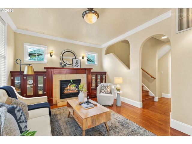 3936 Ne GRAND Ave, Portland, OR 97212