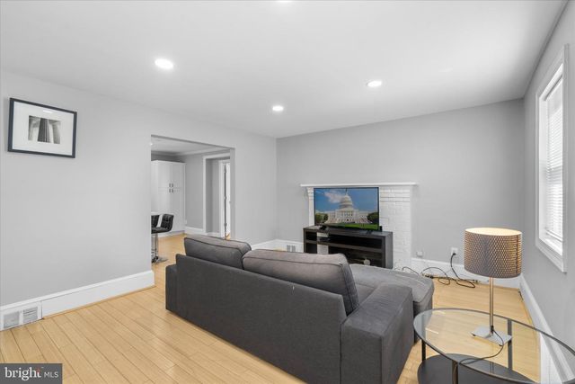 4814 FOX ST, College Park, MD 20740