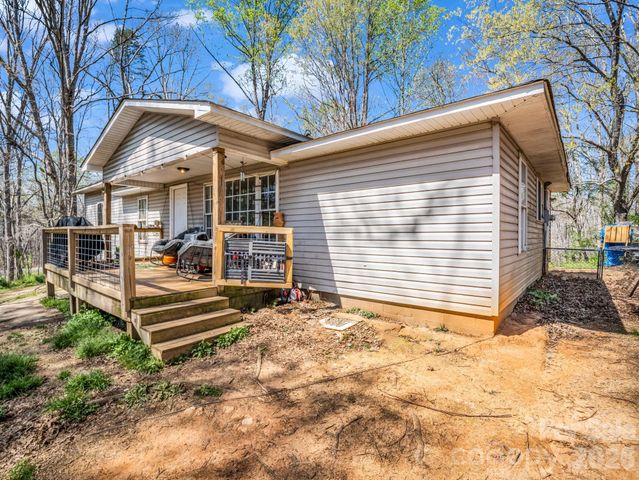 140 Fire Tower Road, Mill Spring, NC 28756