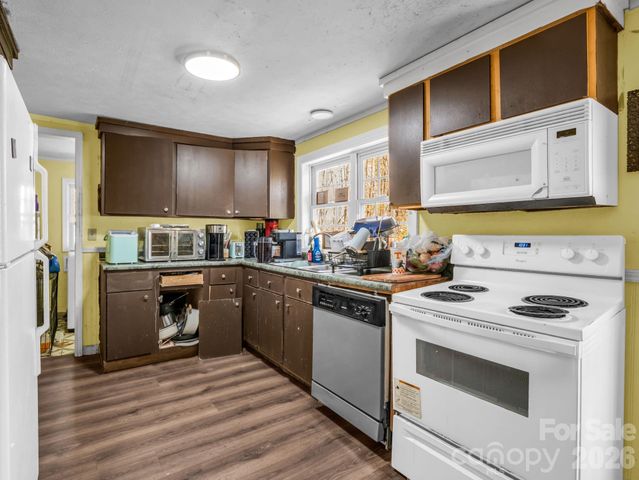 140 Fire Tower Road, Mill Spring, NC 28756