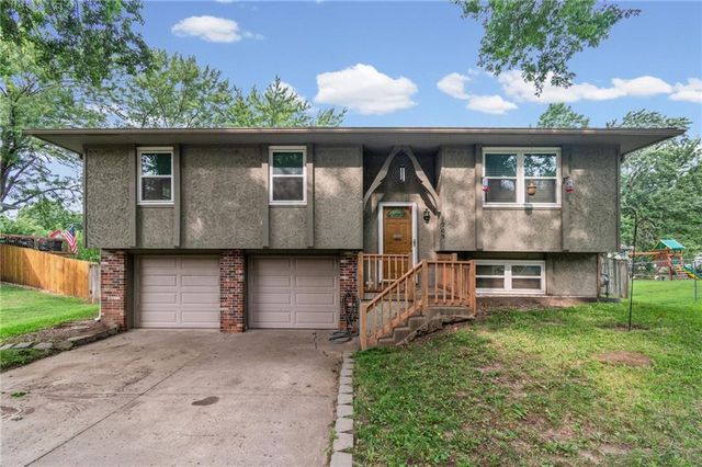 1905 S Speas Drive, Blue Springs, MO 64014