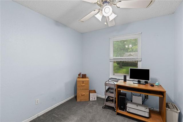 1905 S Speas Drive, Blue Springs, MO 64014