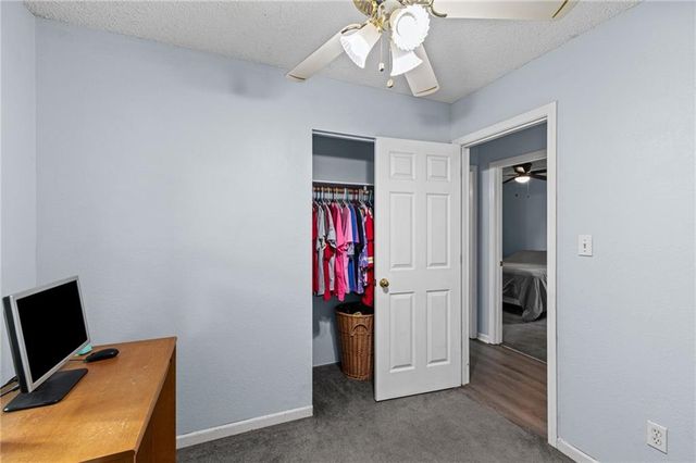 1905 S Speas Drive, Blue Springs, MO 64014
