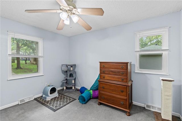 1905 S Speas Drive, Blue Springs, MO 64014