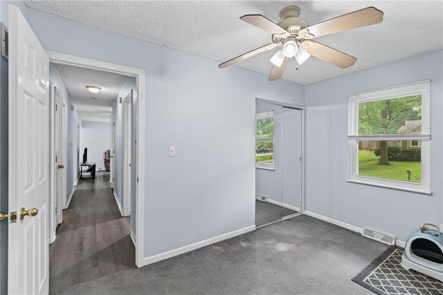 1905 S Speas Drive, Blue Springs, MO 64014