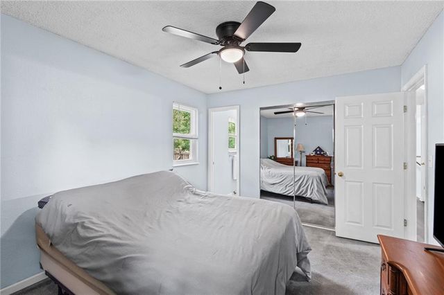 1905 S Speas Drive, Blue Springs, MO 64014