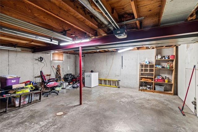 1905 S Speas Drive, Blue Springs, MO 64014