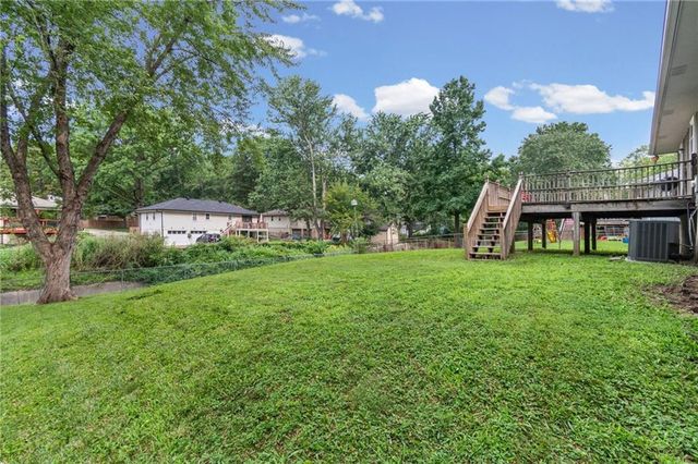 1905 S Speas Drive, Blue Springs, MO 64014