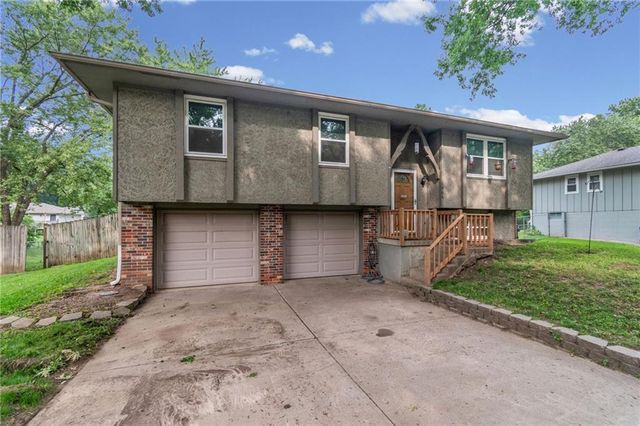 1905 S Speas Drive, Blue Springs, MO 64014
