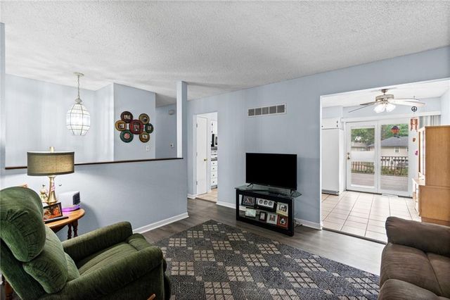 1905 S Speas Drive, Blue Springs, MO 64014