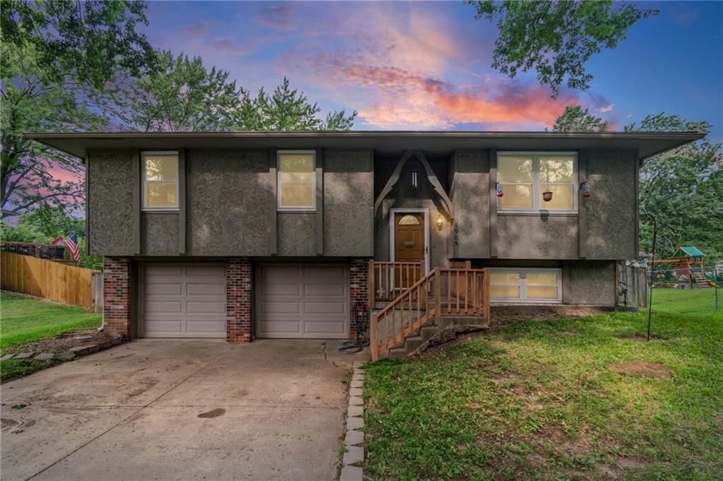 1905 S Speas Drive, Blue Springs, MO 64014
