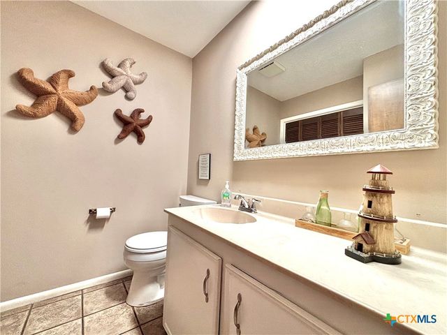 454 S 15th Street, Port O'connor, TX 77982