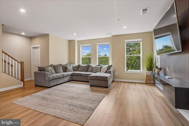 14244 NEWBROOK DR, Chantilly, VA 20151