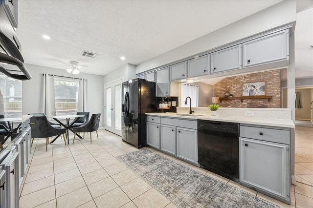 403 Colonial Drive, Friendswood, TX 77546