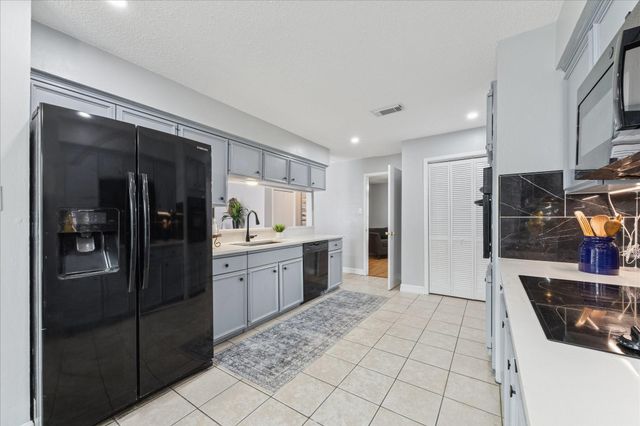 403 Colonial Drive, Friendswood, TX 77546