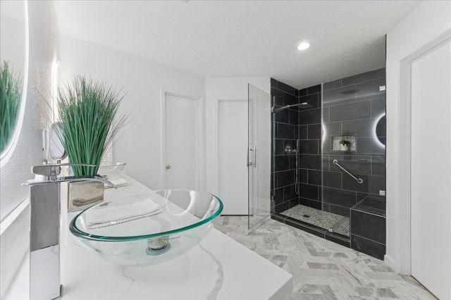 403 Colonial Drive, Friendswood, TX 77546