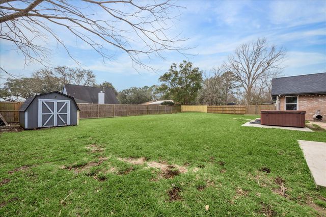 403 Colonial Drive, Friendswood, TX 77546