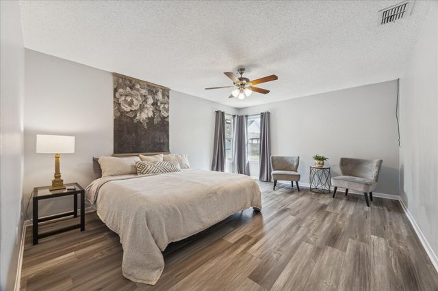 403 Colonial Drive, Friendswood, TX 77546