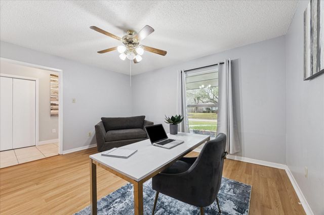 403 Colonial Drive, Friendswood, TX 77546