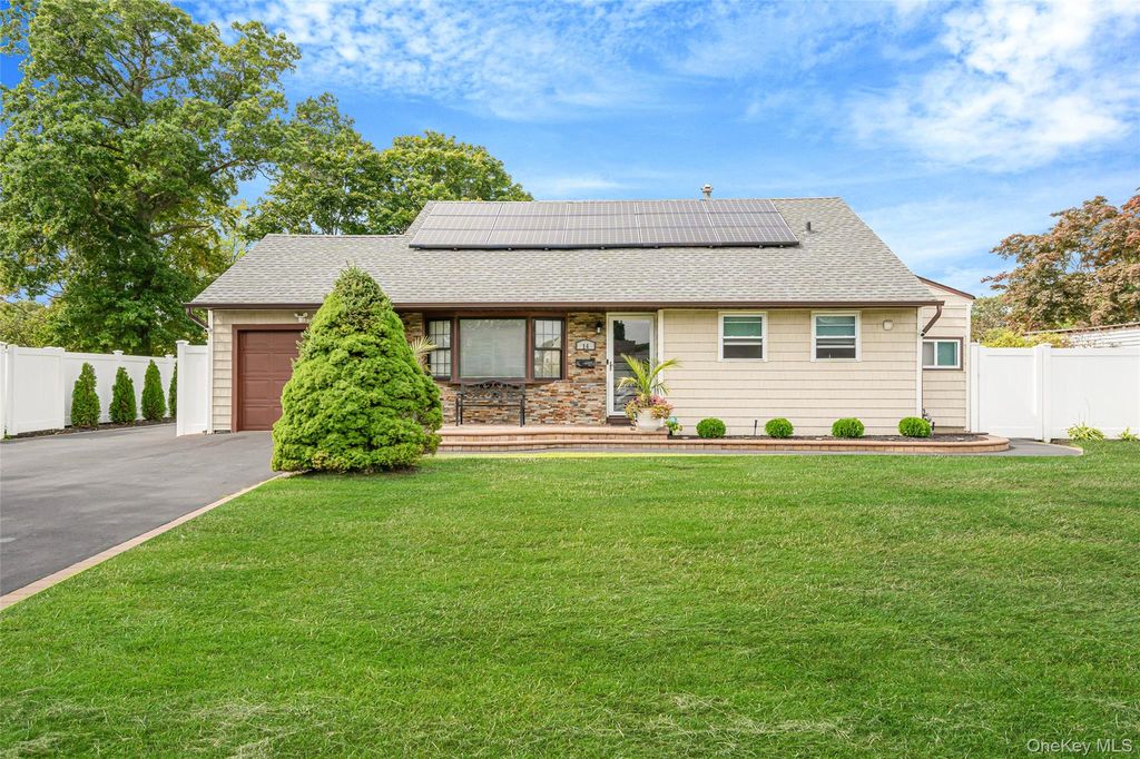 14 Dartmouth Drive, Bay Shore, NY 11706