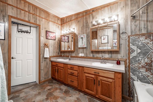 684 E Nix Rd Road, Rockport, AR 72104