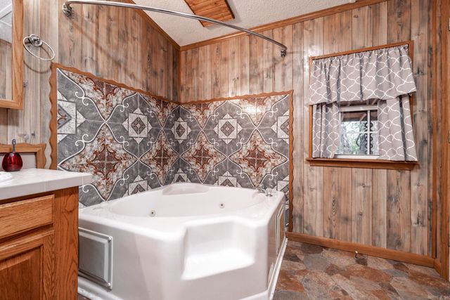 684 E Nix Rd Road, Rockport, AR 72104