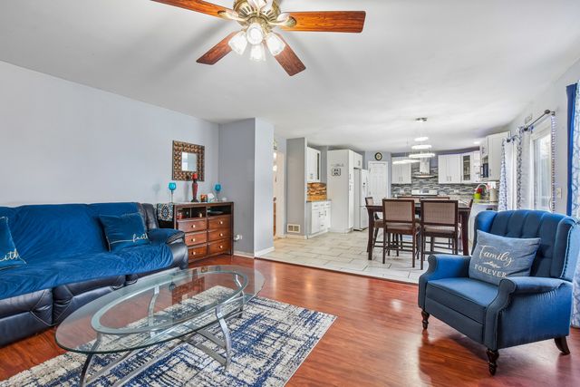5645 Savoy Drive, Lake In The Hills, IL 60156