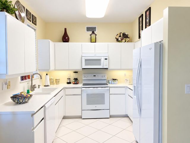 6325 GRAYCLIFF Drive B, Boca Raton, FL 33496