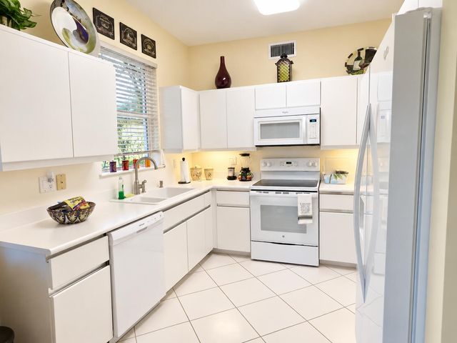 6325 GRAYCLIFF Drive B, Boca Raton, FL 33496