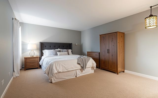 1321 S Finley Road 419, Lombard, IL 60148