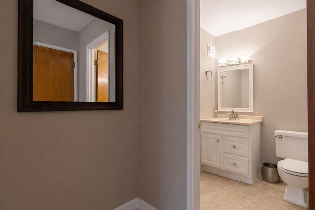 1321 S Finley Road 419, Lombard, IL 60148