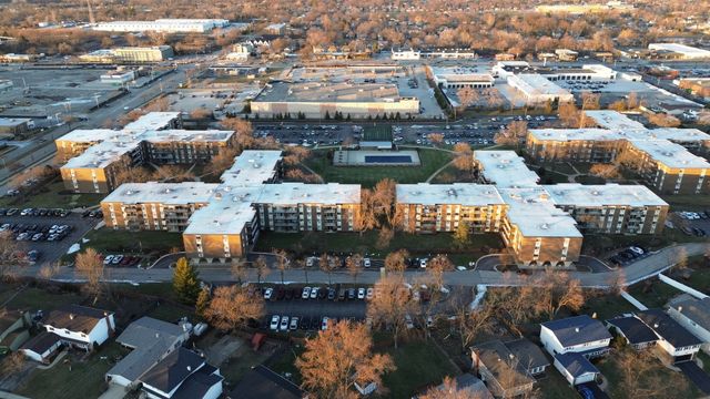 1321 S Finley Road 419, Lombard, IL 60148