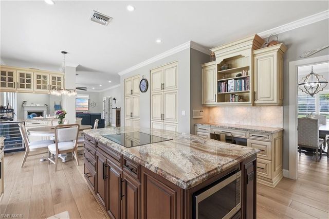 308 Wentworth CT, Naples, FL 34104