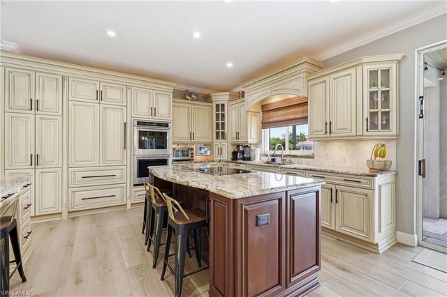 308 Wentworth CT, Naples, FL 34104